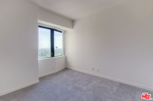 10520 Wilshire Boulevard, Los Angeles CA: https://media.crmls.org/mediaz/e6cce68c-5135-42e1-b012-d1c0d8abf41e.jpg