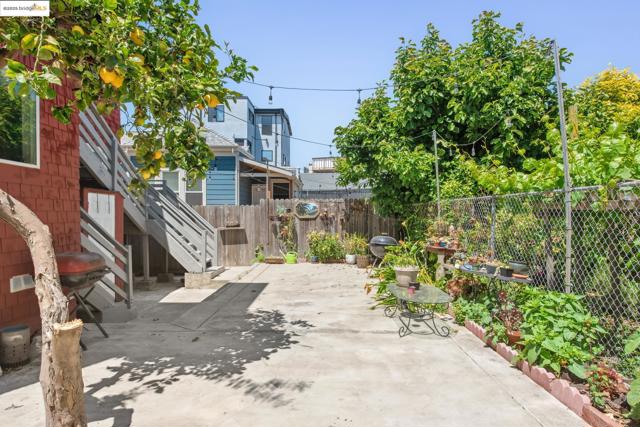 1810 Adeline St, Oakland CA: https://media.crmls.org/mediaz/e6cda2f9-cf10-4366-a297-b65eb4a8ed3f.jpg