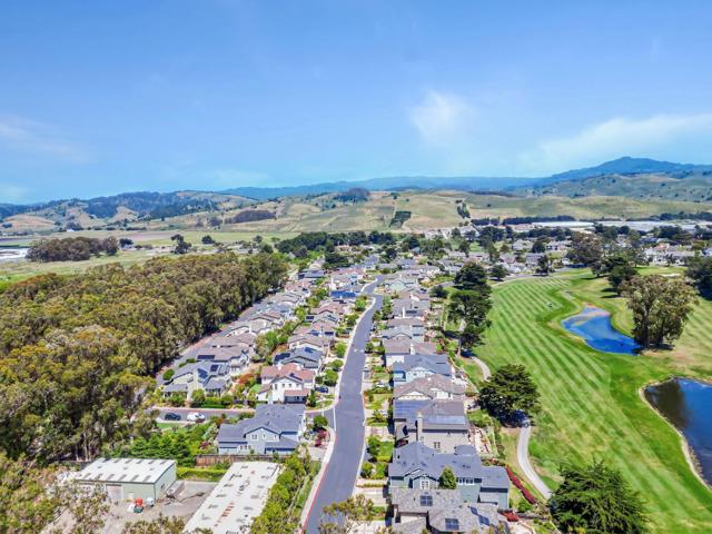 121 Carnoustie Drive, Half Moon Bay CA: https://media.crmls.org/mediaz/e6ce0fdb-0538-40ad-afcc-9e9161432476.jpg