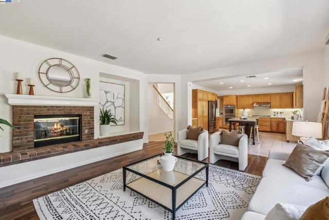 4110 Mystic View Ct, Hayward CA: https://media.crmls.org/mediaz/e6ce1719-ce89-49fe-9031-4f49f56228bc.jpg