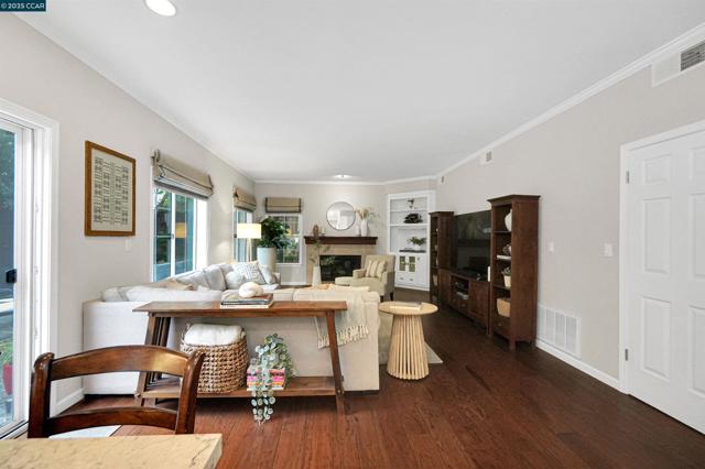 405 Triomphe Ct, Danville CA: https://media.crmls.org/mediaz/e6ce38bf-d85f-45c3-8de9-684686a54048.jpg