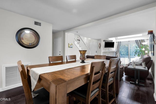 19431 Sherman Way, Reseda CA: https://media.crmls.org/mediaz/e6ce5735-763e-4a44-8bca-13cdcd837b37.jpg