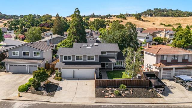1010 Creekside Court, Morgan Hill CA: https://media.crmls.org/mediaz/e6cec61d-f9bd-48b2-8a89-8b08eff26c7d.jpg