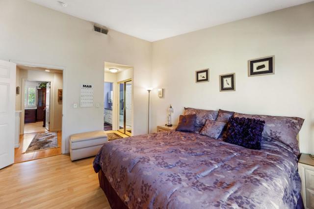 356 Meadowhaven Way, Milpitas CA: https://media.crmls.org/mediaz/e6cf2def-1bb4-4248-96fa-bf0d0e92062e.jpg