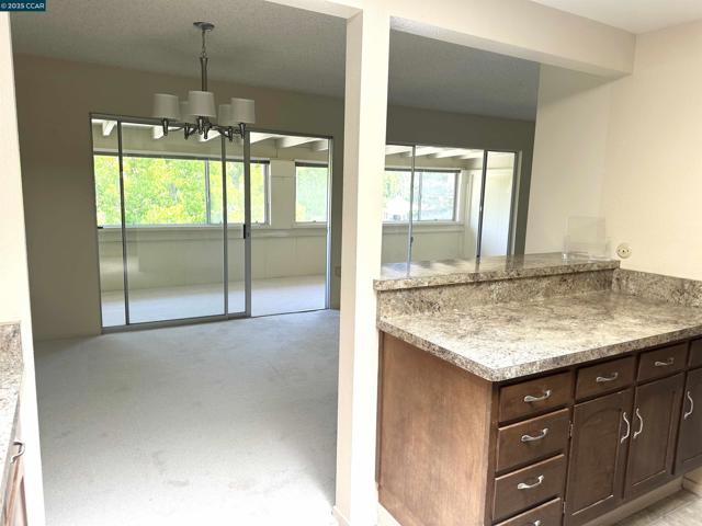 1601 Oakmont Dr, Walnut Creek CA: https://media.crmls.org/mediaz/e6cf9ac5-e94b-4096-b5e0-24c90c757190.jpg