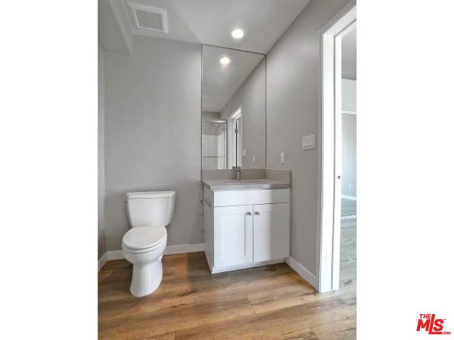 10560 SANTA MONICA, Los Angeles CA: https://media.crmls.org/mediaz/e6cff80b-8c67-4254-8de2-3f21fc7279bd.jpg