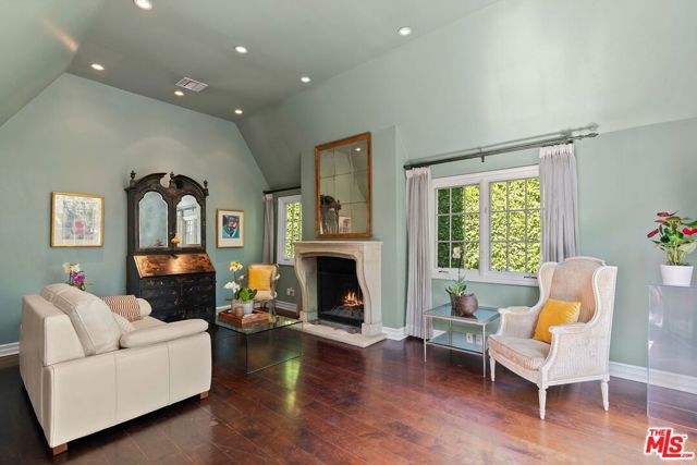 9053 Elevado Street, West Hollywood CA: https://media.crmls.org/mediaz/e6d03b35-d75c-4820-9caa-3bc5320e3f49.jpg