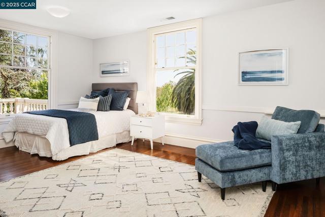 25 Crocker Ave, Piedmont CA: https://media.crmls.org/mediaz/e6d04335-3603-49eb-a8d5-3841dc55de53.jpg