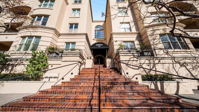 655 india St, San Diego CA: https://media.crmls.org/mediaz/e6d06d12-086f-4d7d-8e9b-3edcf2958375.jpg