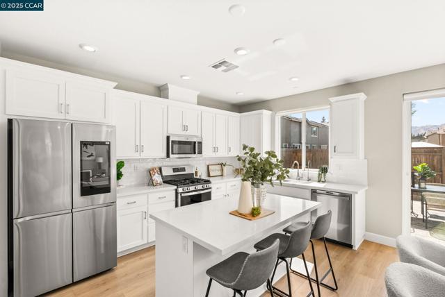 612 Farmstead Drive, Vacaville CA: https://media.crmls.org/mediaz/e6d07f17-e127-4702-a480-077e1f476a3e.jpg