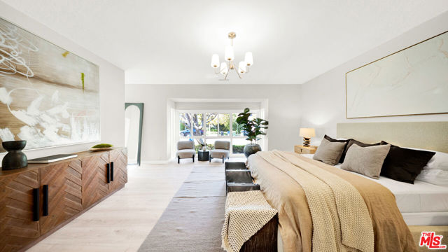 6900 Chisholm Avenue, Lake Balboa CA: https://media.crmls.org/mediaz/e6d143d5-fdcf-4d0c-af4b-ca1107117ebe.jpg