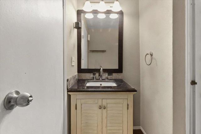 20 Russell Rd Street, Salinas CA: https://media.crmls.org/mediaz/e6d15649-4aa3-40ba-85d4-1c5e7fdfa115.jpg