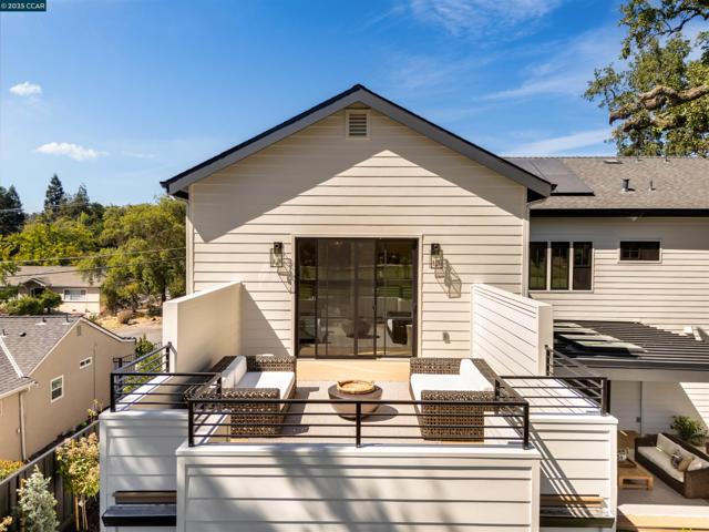 238 Cameo Dr, Danville CA: https://media.crmls.org/mediaz/e6d17c10-7ba3-4ec0-97f6-c439e3223ae6.jpg