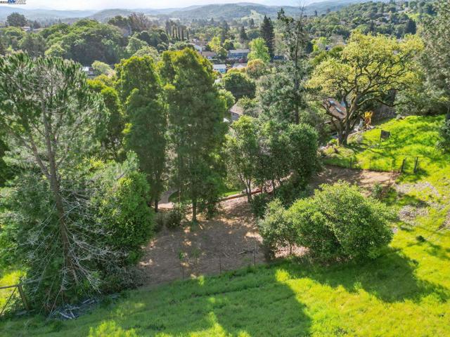 35 San Joaquin Pl, Novato CA: https://media.crmls.org/mediaz/e6d19c31-7b8c-4a33-8a1e-501f8334de02.jpg