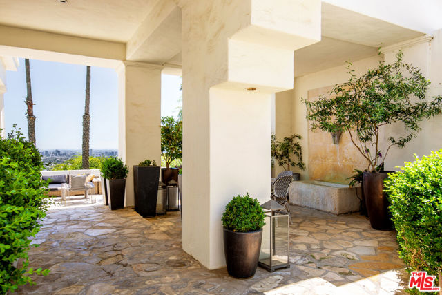 2249 Mountain Oak Drive, Los Angeles CA: https://media.crmls.org/mediaz/e6d1b1dd-3947-4557-a644-0bb21c259c1a.jpg