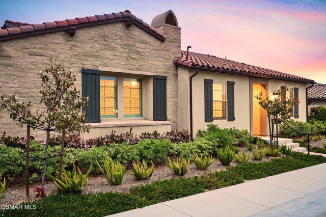 2424 Quartsite Drive, Camarillo CA: https://media.crmls.org/mediaz/e6d24094-65b4-4663-b9cf-f657ee52bf7d.jpg