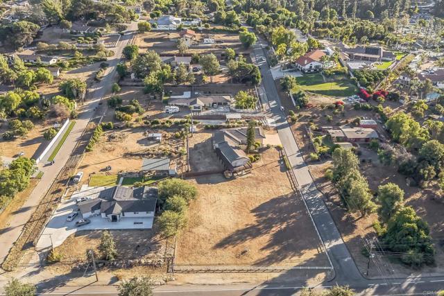 719 Singing Trails Drive, El Cajon CA: https://media.crmls.org/mediaz/e6d25dbd-a340-4845-a798-07592ebad08a.jpg