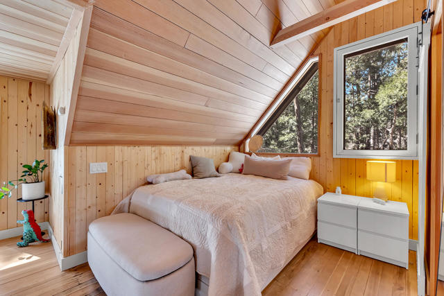 26299 Tahquitz Drive, Idyllwild CA: https://media.crmls.org/mediaz/e6d278ec-e1c0-4111-9a43-17d865b65482.jpg