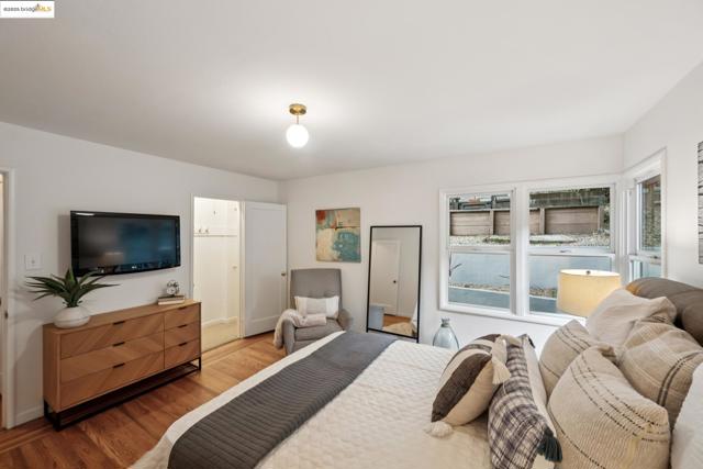 679 Mandana Blvd, Oakland CA: https://media.crmls.org/mediaz/e6d374c9-d393-4f4c-8277-41e1e1b9c302.jpg