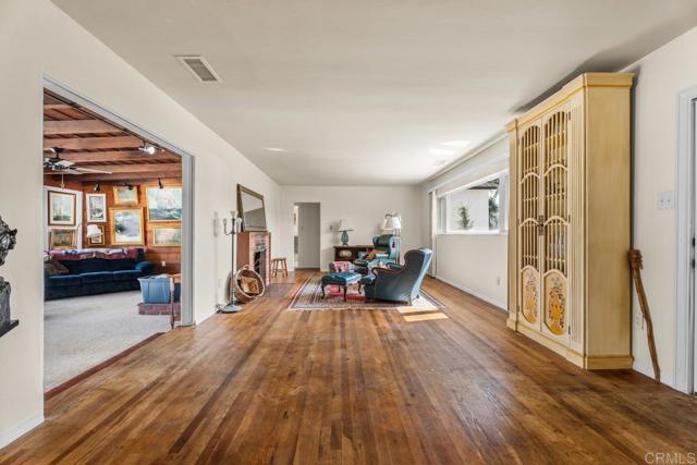 Detail Gallery Image 5 of 46 For 1676 Vann Ct, El Cajon,  CA 92020 - 4 Beds | 3 Baths