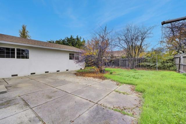 8734 Hermosa Court, Stockton CA: https://media.crmls.org/mediaz/e6d47a50-90b5-4339-8719-1a75b02cfa27.jpg