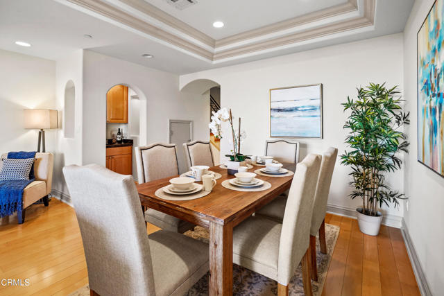 985 N Michillinda Avenue, Pasadena CA: https://media.crmls.org/mediaz/e6d4b0dd-5032-4d72-8661-9e2ecf29d82e.jpg