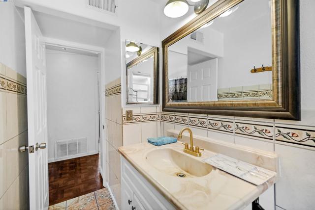 26361 Huntwood Aave, Hayward CA: https://media.crmls.org/mediaz/e6d519e5-b283-49e1-b99f-7c0fc5025e05.jpg