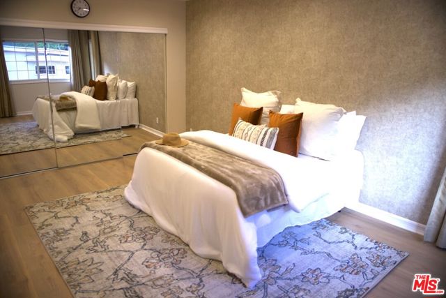 11502 Dona Teresa Drive, Studio City CA: https://media.crmls.org/mediaz/e6d52efb-6cc3-4dce-8d5d-4e99d77475f8.jpg