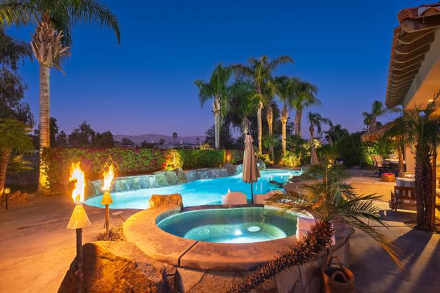261 Loch Lomond Road, Rancho Mirage CA: https://media.crmls.org/mediaz/e6d5494e-7596-460c-89e4-b482cbbfe4e5.jpg
