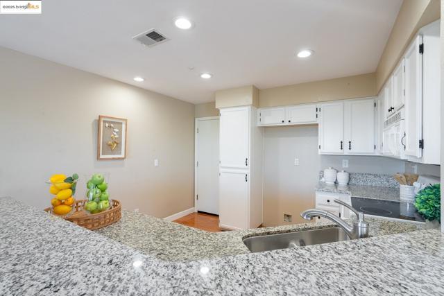 1105 Radiant Lane, San Ramon CA: https://media.crmls.org/mediaz/e6d54aaf-5100-4fbd-9b6f-67689e8046cd.jpg