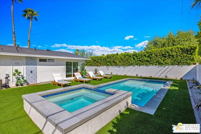 2002 N Whitewater Club Drive, Palm Springs, CA 92262