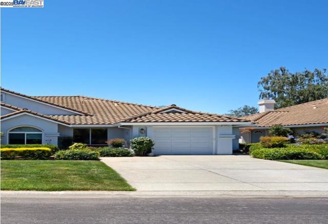 16935 Sugar Pine Dr, Morgan Hill CA: https://media.crmls.org/mediaz/e6d5e00d-7aa9-43db-b49f-0c54d25d3010.jpg