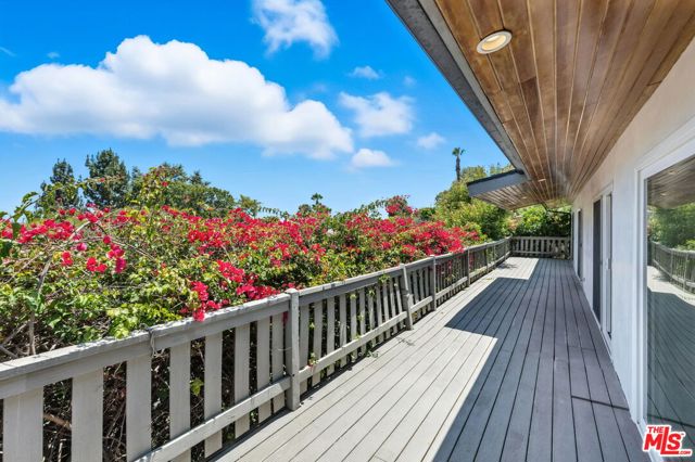 1317 Devlin Drive, Los Angeles CA: https://media.crmls.org/mediaz/e6d62933-5c51-4d49-8d3f-5bad519e4861.jpg