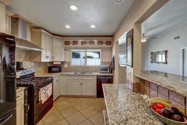 Detail Gallery Image 9 of 28 For 1733 Schooner Way, Carlsbad,  CA 92008 - 3 Beds | 2 Baths