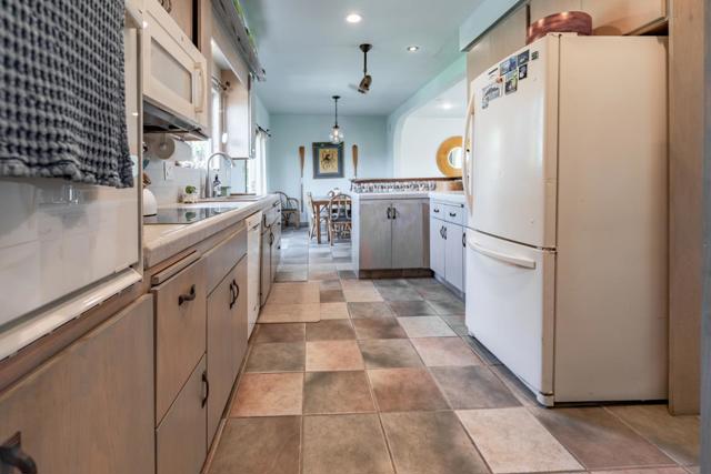 4355 Opal Cliff Drive, Santa Cruz CA: https://media.crmls.org/mediaz/e6d630c3-35be-4352-ae67-32156757884d.jpg