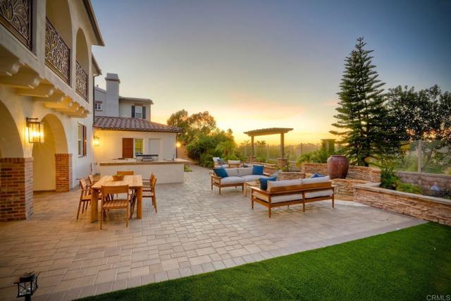 14317 Salida Del Sol, San Diego CA: https://media.crmls.org/mediaz/e6d6f42e-2546-451f-b68d-8db6c6d95332.jpg