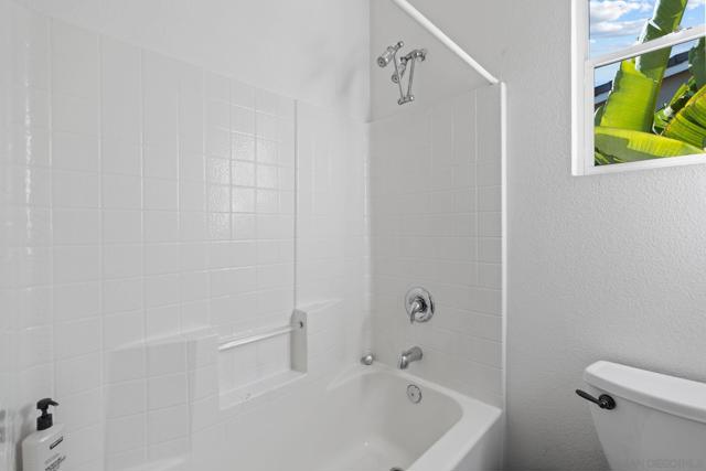 1664 Sagewood Way, San Marcos CA: https://media.crmls.org/mediaz/e6d708cc-8229-488a-8115-af461659820c.jpg