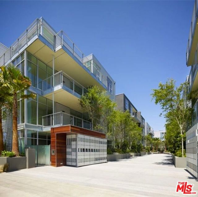 4080 Glencoe Avenue, Marina del Rey CA: https://media.crmls.org/mediaz/e6d7317a-aff2-4b7f-b971-92f07edc374d.jpg