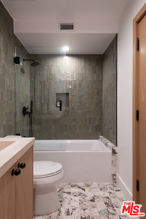 3977 Oeste Avenue, Studio City CA: https://media.crmls.org/mediaz/e6d772b8-78ed-4dce-a54a-f345dce8ba3b.jpg