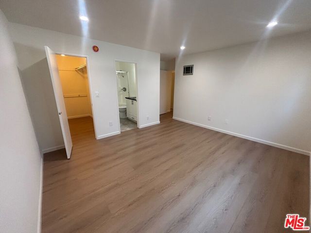 1914 Corinth Avenue, Los Angeles CA: https://media.crmls.org/mediaz/e6d7c0f1-35a5-4b68-9a64-d2435819ee9a.jpg