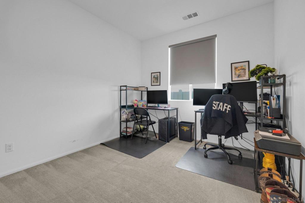 https://media.crmls.org/mediaz/e6d7f0ae-2c17-40ce-81dc-a1235105d48c.jpg?preset=X-Large
