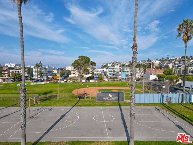 6209 Pacific Avenue, Playa del Rey CA: https://media.crmls.org/mediaz/e6d86b08-eea8-4c03-b8f2-4fef135cc9eb.jpg