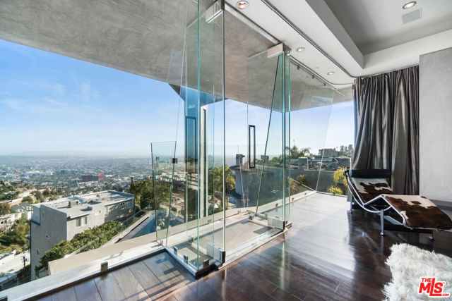 1742 Viewmont Drive, Los Angeles CA: https://media.crmls.org/mediaz/e6d917eb-d5b2-4093-ba4c-0e374fd661ee.jpg