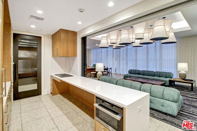 10777 WILSHIRE Boulevard, Los Angeles CA: https://media.crmls.org/mediaz/e6d9210a-7942-4813-8be6-68211bec5caa.jpg