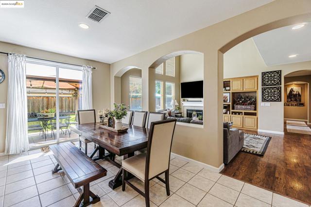 2480 Stanford Way, Antioch CA: https://media.crmls.org/mediaz/e6d9f011-c01f-47d2-83c1-7688bca85a88.jpg