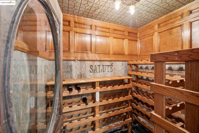 6141 Broadway Ter, Oakland CA: https://media.crmls.org/mediaz/e6da1400-5c0b-4fd0-a319-6d9fe997b593.jpg