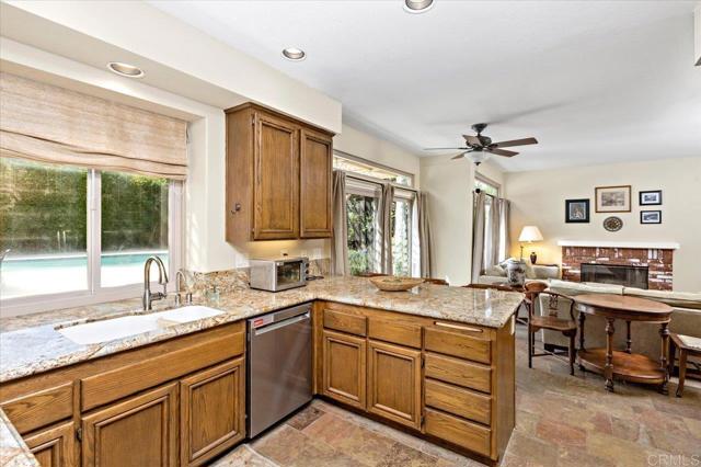 Detail Gallery Image 10 of 39 For 4635 Allende Ave, Oceanside,  CA 92057 - 4 Beds | 3 Baths