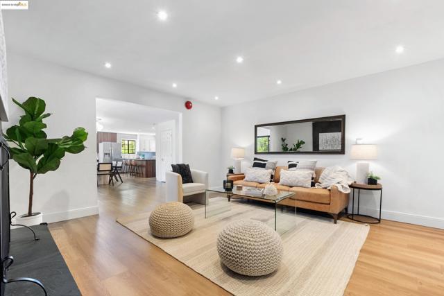 2391 Rancho Rd, El Sobrante CA: https://media.crmls.org/mediaz/e6dabf64-9013-47ec-9341-e59c8e426764.jpg