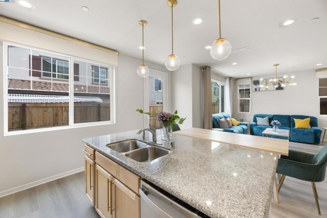 257 E Terra Mia Ave, Mountain House CA: https://media.crmls.org/mediaz/e6dad114-3c64-4413-b5a6-24d1396b2c06.jpg