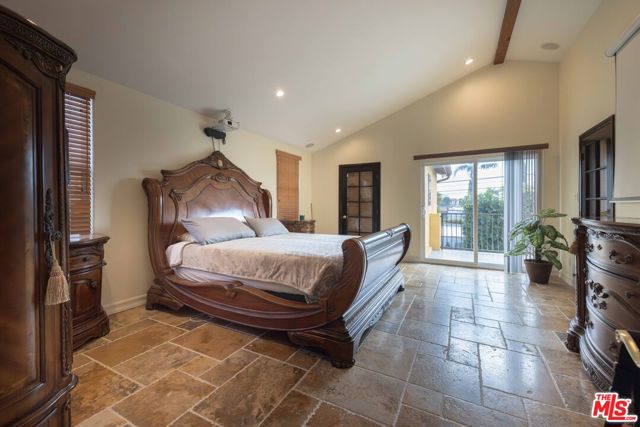 1724 S Genesee Avenue, Los Angeles CA: https://media.crmls.org/mediaz/e6db72f2-5aa7-43df-86fa-54548b434c35.jpg